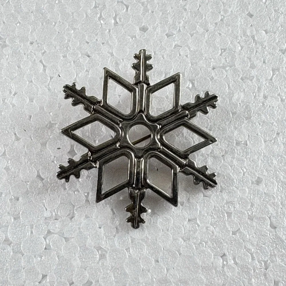 VTG 80s Best Snowflake Brooch Pendant Pin Silver Tone Openwork Christmas 2